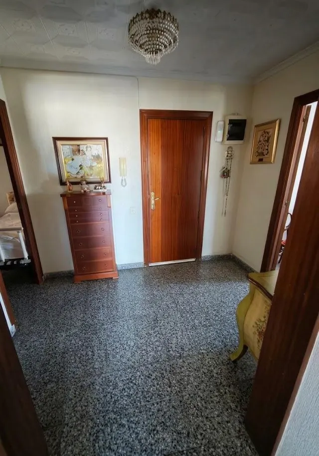 Amplia vivienda de 159 m2 con vistas panorámicas a los dos castillos de Alicante y plaza de garaje — 23
