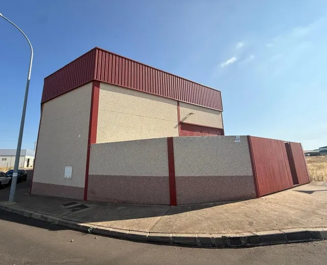 1.000 m2 DE NAVES INDUSTRIALES EN LOBÓN