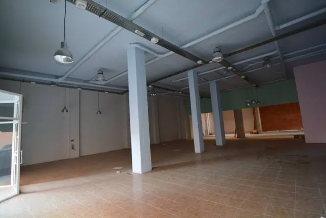 Local comercial en zona del Parque de la Ocarasa. — 12