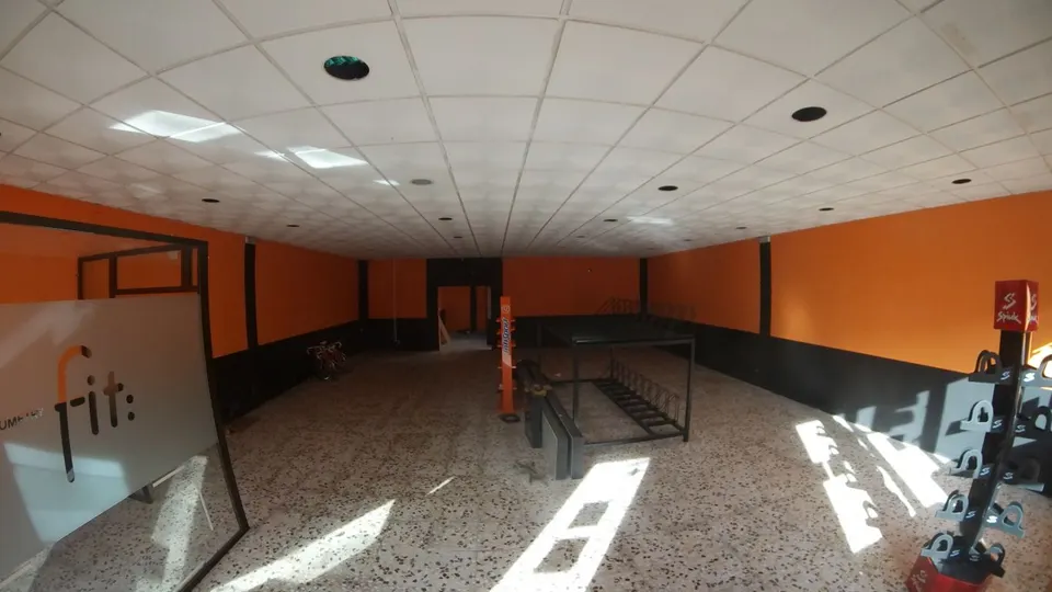LOCAL COMERCIAL AMPLIO ZONA DE PASO