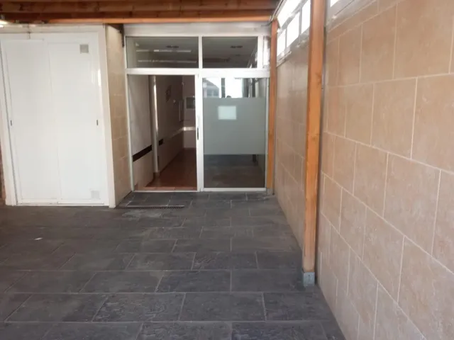 CASA OKUPADA C/CERDANYOLA SABADELL — 13