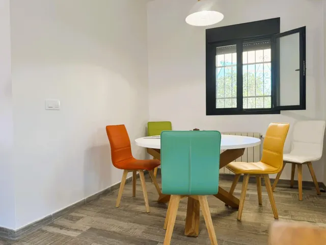 EXQUISITO CHALET A UN PASO DE LA PLAYA Y EL CASCO URBANO — 28