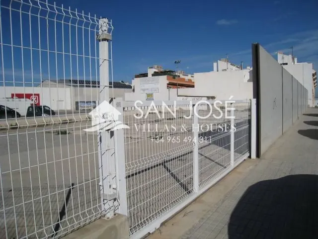 OPORTUNIDAD SE VENDE Y SE ALQUILA SOLAR PARA MUCHOS USOS CERCA DE SUPERMERCADOS EN ASPE — 3