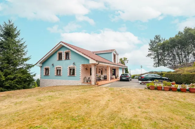 Chalet de piedra en Somao: espacio, vistas y calidad de vida - foto 3