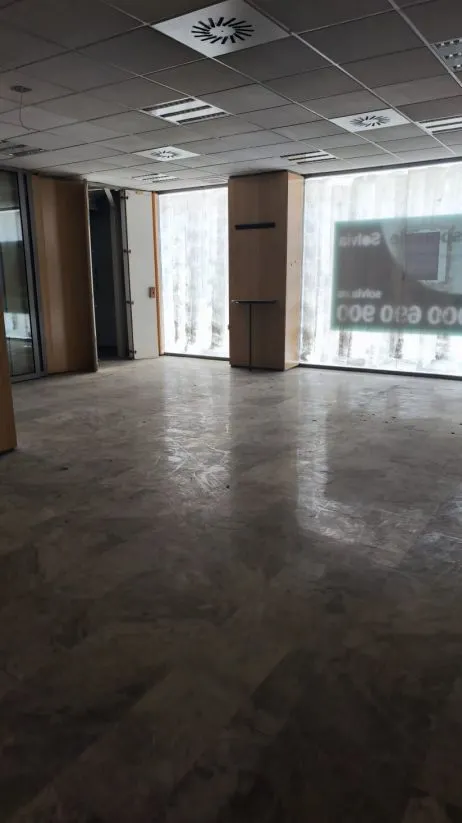 Local comercial 257m² en venta - Sur — 13