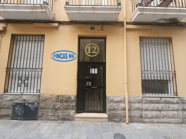 Edificio de ocho viviendas en pleno centro de Alicante. — 2