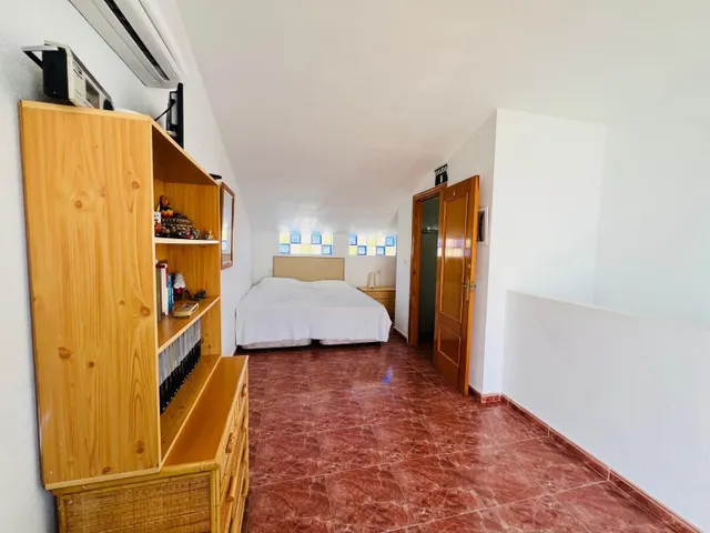 Chalet adosado de 3 dormitorios con garaje y piscina comunitaria en Playa Flamenca — 22