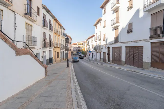 SEDUCTOR LOCAL ESQUINADO EN PLENO CENTRO DE GUADIX!!!!!!!!!!!!!!! — 24