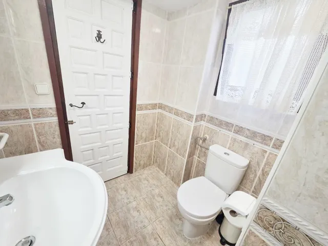 Chalet con 3 viviendas independientes, piscina privada cubierta y vistas al mar — 36