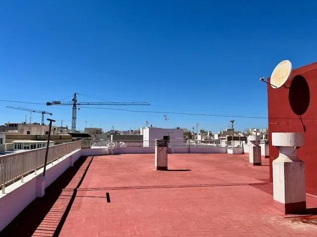 Apartamento de 3 dormitorios y 2 baños a 200 metros de Playa del Cura — 35
