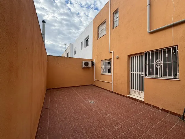 DÚPLEX ADOSADO EN SAN ISIDRO – 4 DORMITORIOS, GARAJE — 13