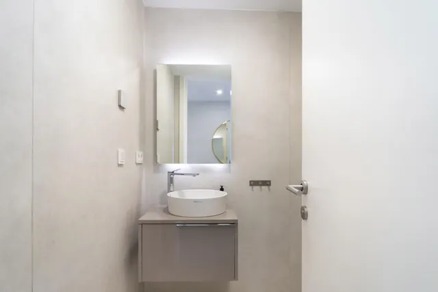 Apartamento de 2 dormitorios con vistas al mar en Estepona — 24