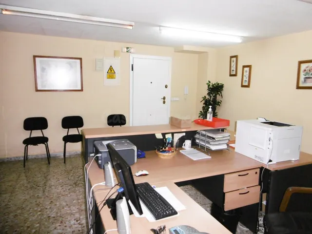 Entresuelo comercial en Avda. Libertad, Elche
