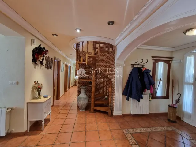 SE VENDE VILLA DE LUJO EN HONDON DE LOS FRAILES — 39