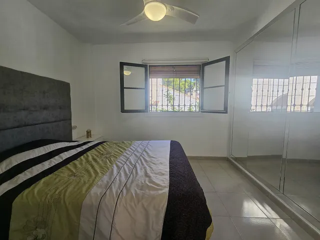 Casa adosada de 2 dormitorios con terrazas, piscina y garaje en Torremolinos — 12
