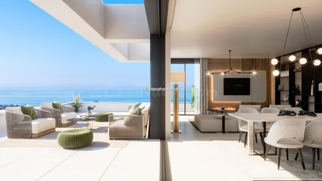 Venta de ático dúplex con tres dormitorios en Marbella, Mála