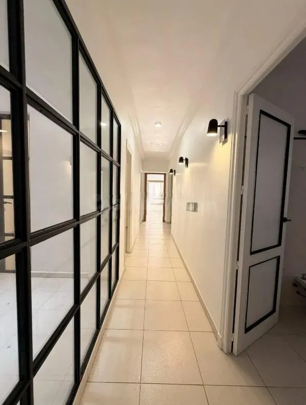 ALQUILER DE AMPLIA VIVIENDA DE 4 DORMITORIOS ZONA CENTRO TRA - foto 3