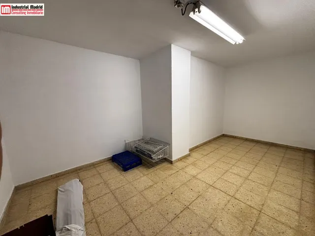 ¡Amplio local comercial con patio y accesibilidad para todos! — 9