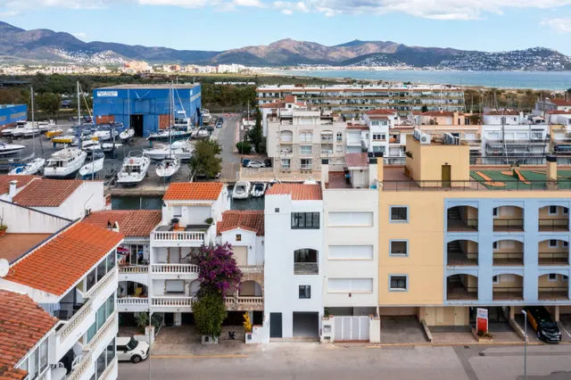 ¡Descubre esta fantastica vivienda en Empuriabrava! — 24