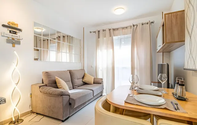 Apartamento reformado con licencia turística en Avenida Juan - foto 2