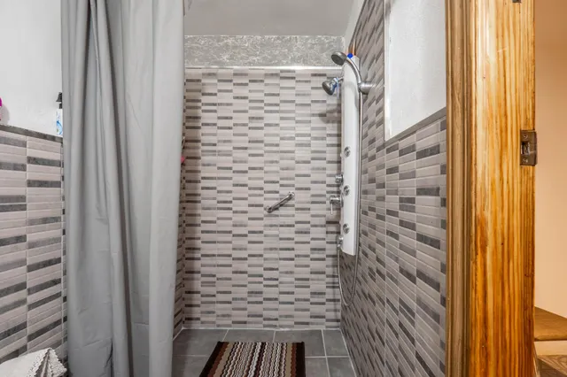 EXCLUSIVA VIVIENDA CON PISCINA PRIVADA EN URBANIZACIÓN "EL TORREÓN" EN ALBOLOTE. — 35