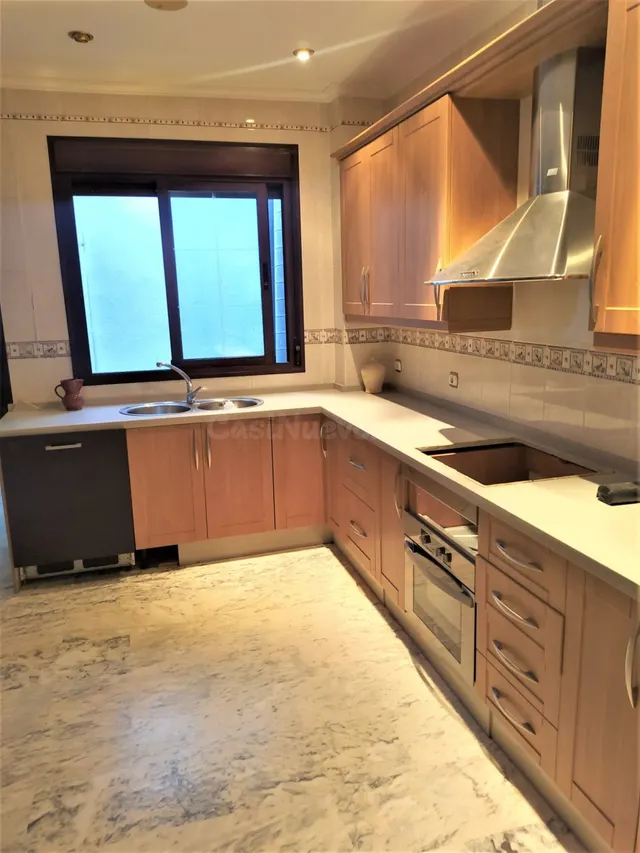 Casa 4 habitaciones 210m² en venta - Villa del río - foto 3