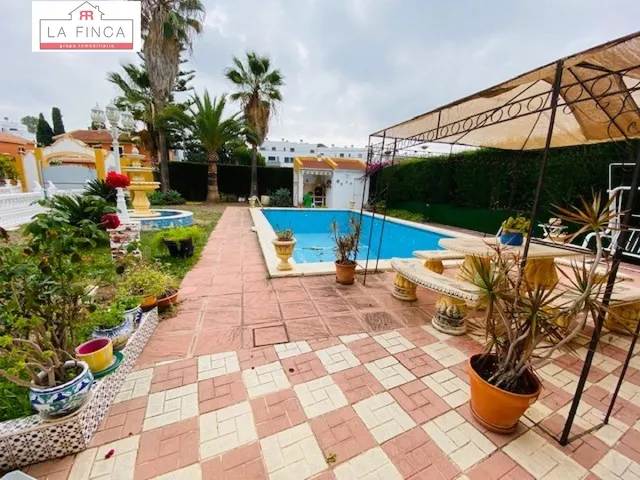 Gran Casa Independiente con piscina y zonas ajardinadas. — 6