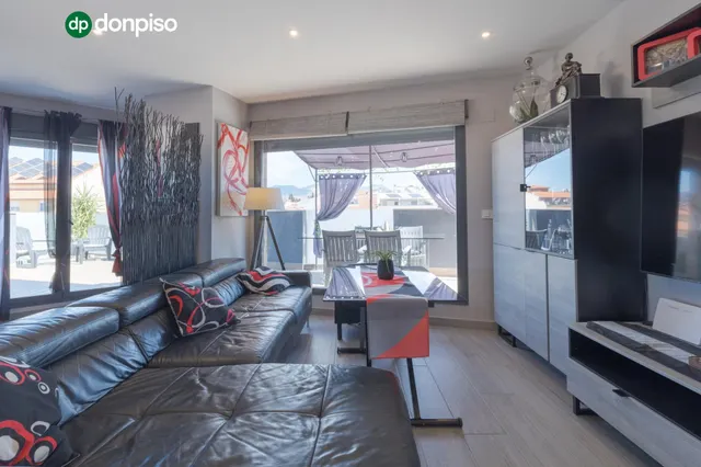 Ático dúplex con piscina en Maracena — 10