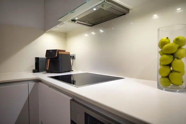 Ático con gran terraza y solárium privado en el corazón de Alicante — 45