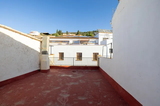 Casa de 5 plantas con 6 dormitorios, terrazas y vistas en Lanjarón – Granada — 43