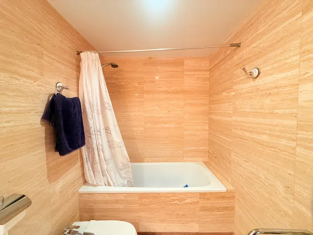 IMPRESIONANTE ÁTICO de dos habitaciones y parking — 6