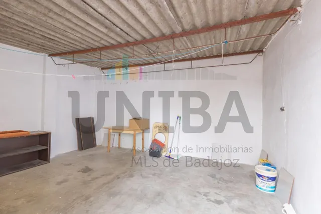 Casa de dos plantas con patios y azotea en Antonio Domínguez — 19