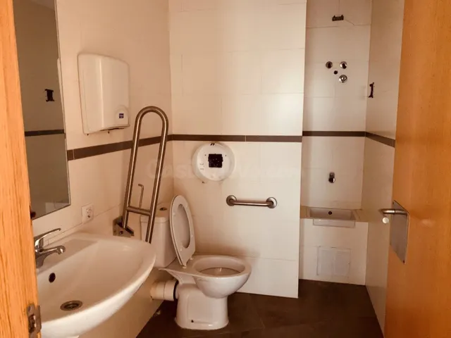Oficina 870m² en alquiler - Centro - Santiponce - foto 2