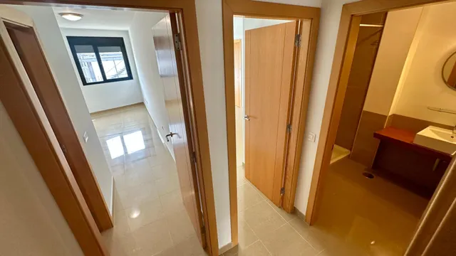 Piso exterior de 3 dormitorios y 2 baños con garaje y trastero en Avenida Buenos Aires. — 33
