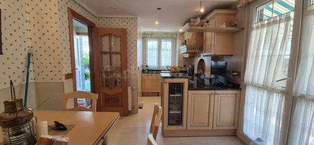 Chalet adosado en Laredo - foto 4