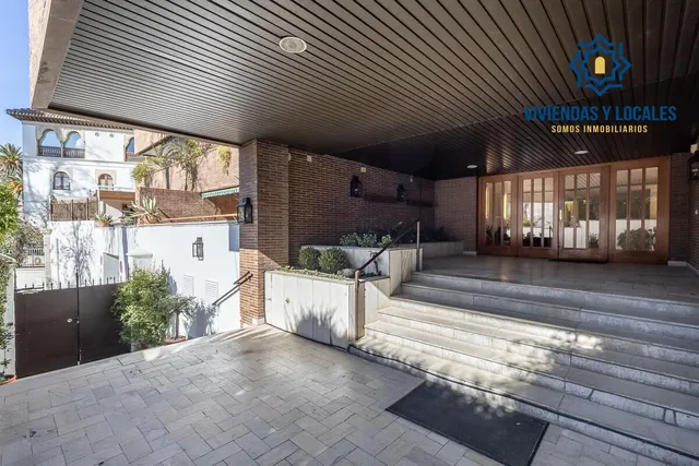 EXCLUSIVO PISO CON JARDÍN PRIVATIVO EN UNA DE LAS MEJORES URBANIZACIONES DE GRANADA — 45