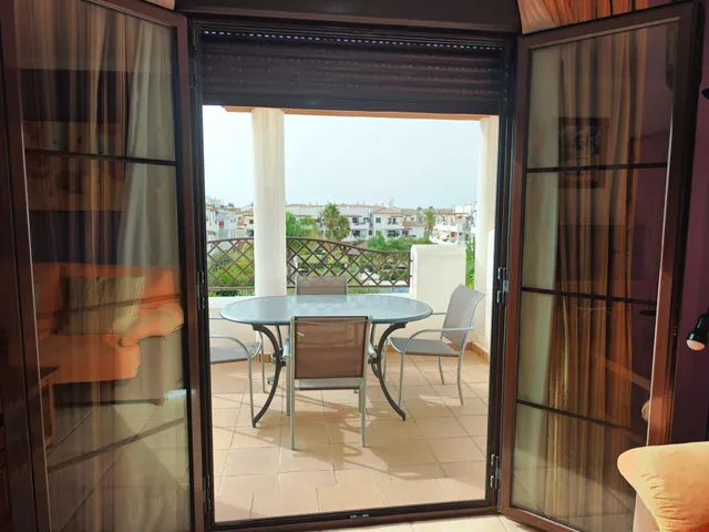 Apartamento de 2 dormitorios a 750 metros de la playa La Bar - foto 5