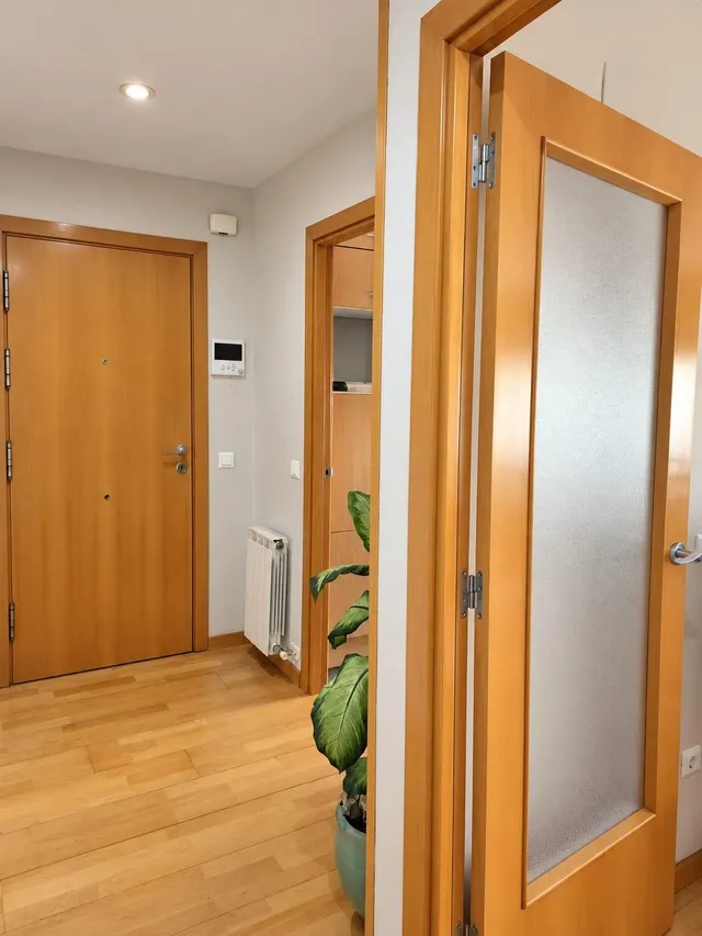 Piso exterior de 4 habitaciones con balcón y parking incluido en el centro de Reus — 44