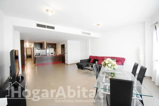 ¡HOGAR DE LUJO! MUY AMPLIO, BONITO Y LUMINOSO, TODO AMUEBLAD - foto 3
