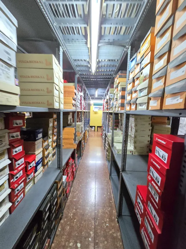 IDEAL INVERSORES. LOCAL COMERCIAL ALQUILADO EN BUENA ZONA COMERCIAL — 12