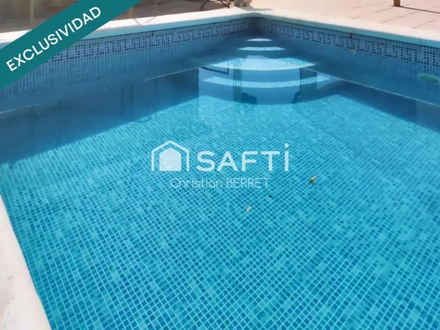 Chalet independiente con piscina y gran parcela. — 29