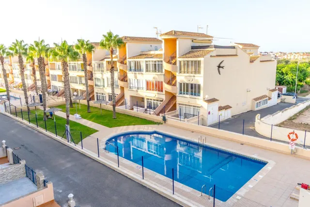 Villas Don Sancho V – Coqueto apartamento en planta baja con jardín, terrazas y piscina comunitaria. 2 dormitorios — 32