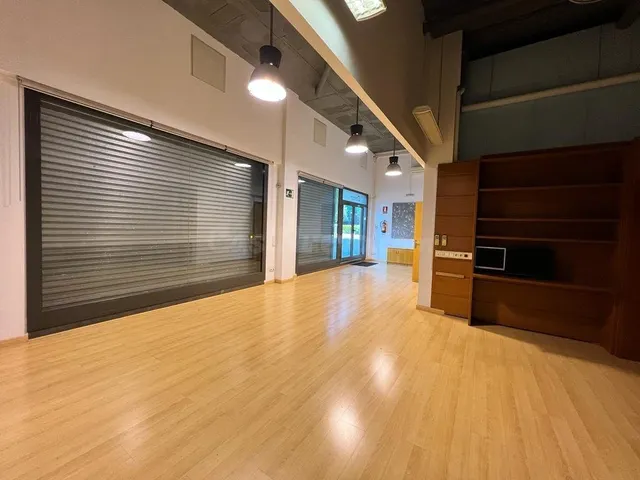 LOCAL COMERCIAL  Y PLAZA DE PARKING EN COVADONGA — 3