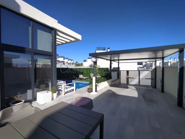 VILLA DE LUGO CON PISCINA PRIVADA EN LAS LOMAS DE CABO ROIG  - foto 4