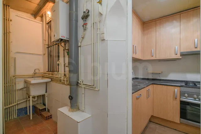 Espectacular vivienda esquinera con siete balcones frente al Mercat del Born — 19