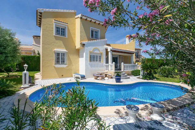 Villa 3 habitaciones 194m² en venta - Villamartín-Las Filipi