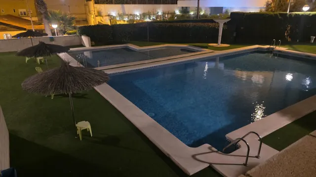 Vive frente al mar en este exclusivo piso en la Playa de Muchavista. — 38