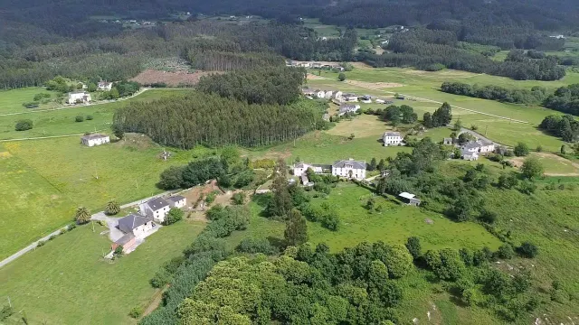 Casa señorial gallega con hórreo, granero y 12.000 m2 de fin - foto 3