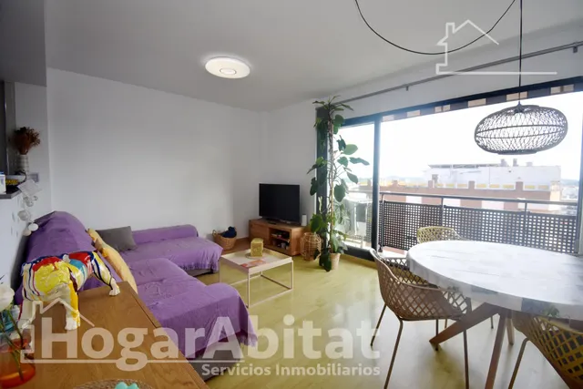 ¡Vistas panorámicas! Alto, bonito y luminoso con ascensor y balcón, cerca del centro — 31