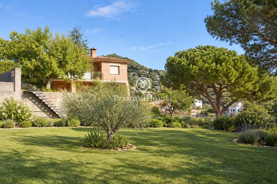 Casa en venta para reformar con vistas al mar en Cabrils